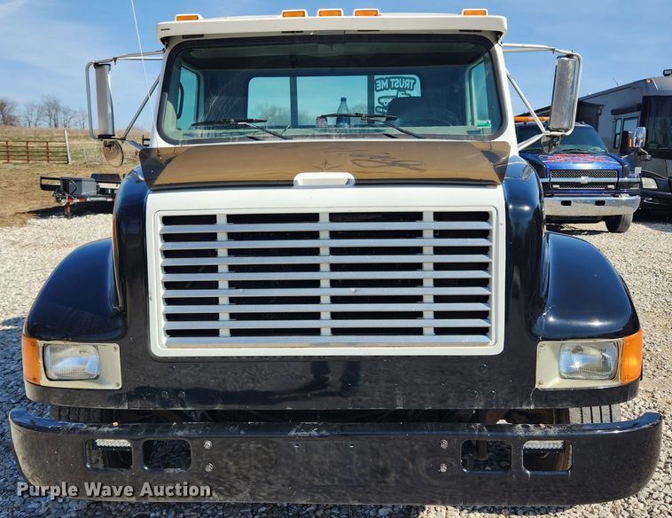 image for item JB9551 1996 International 4700  rollback truck