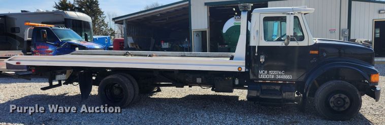 image for item JB9551 1996 International 4700  rollback truck