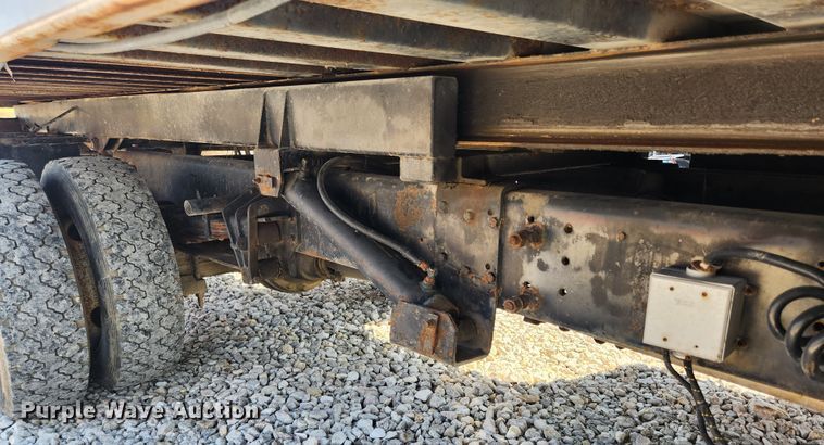 image for item JB9551 1996 International 4700  rollback truck