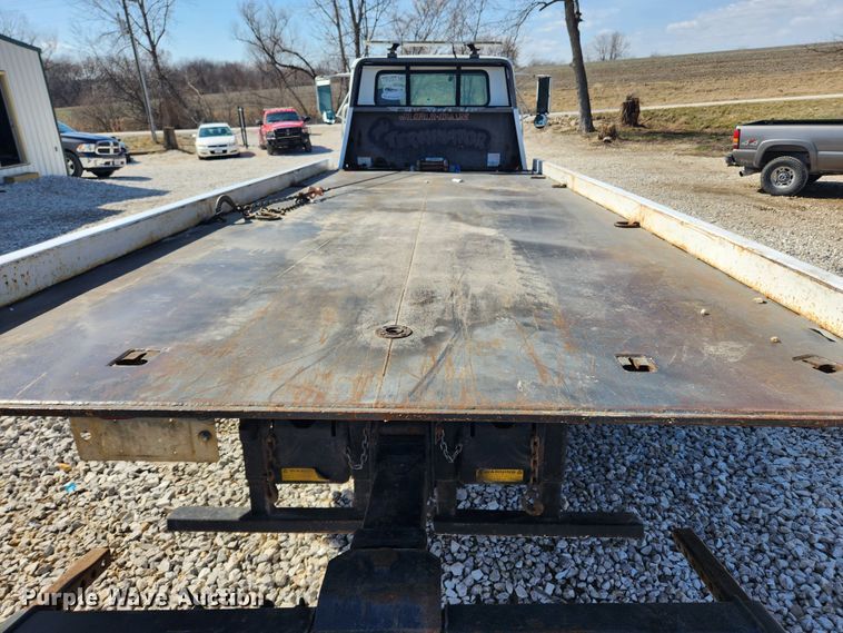 image for item JB9551 1996 International 4700  rollback truck