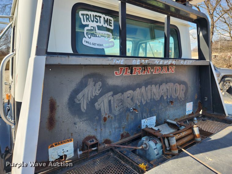 image for item JB9551 1996 International 4700  rollback truck