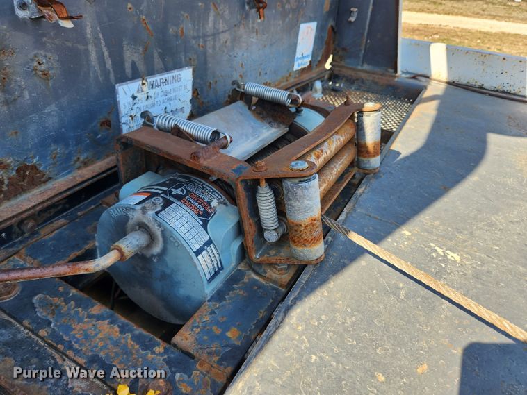 image for item JB9551 1996 International 4700  rollback truck