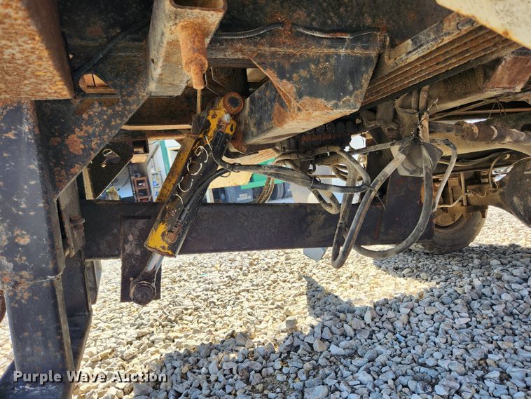 image for item JB9551 1996 International 4700  rollback truck