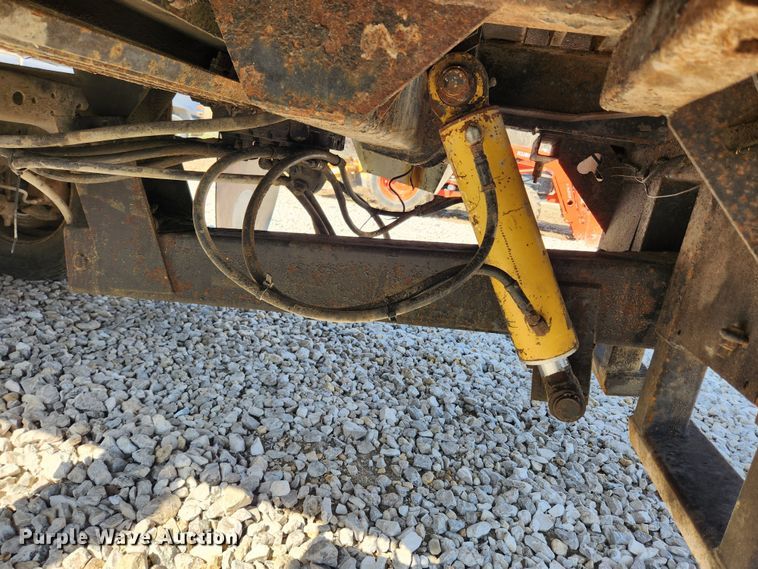 image for item JB9551 1996 International 4700  rollback truck