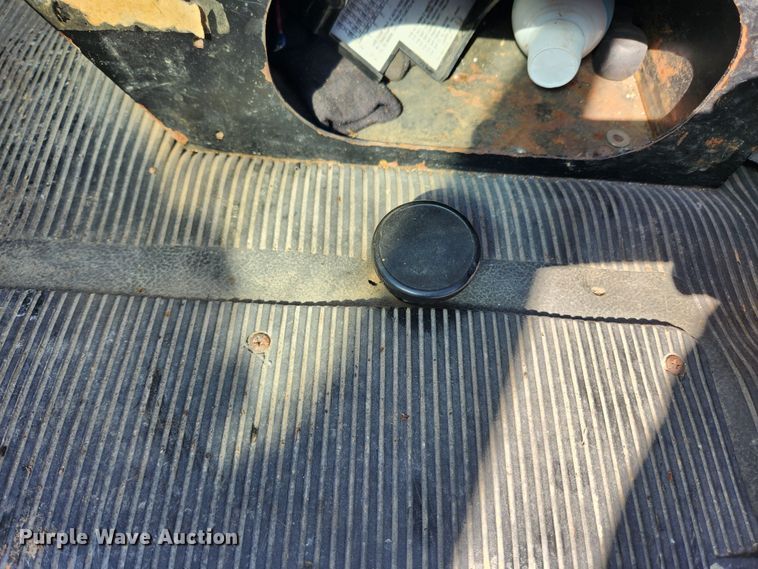 image for item JB9551 1996 International 4700  rollback truck