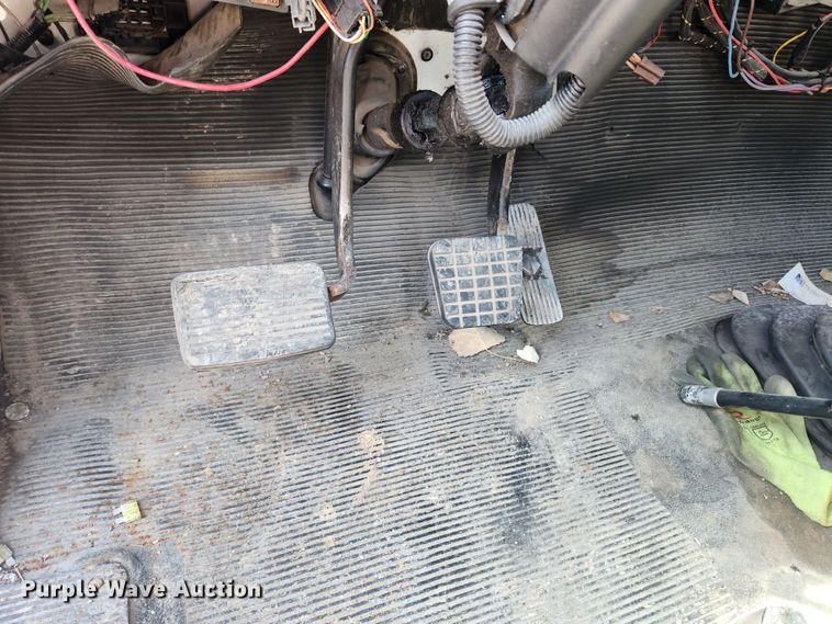 image for item JB9551 1996 International 4700  rollback truck