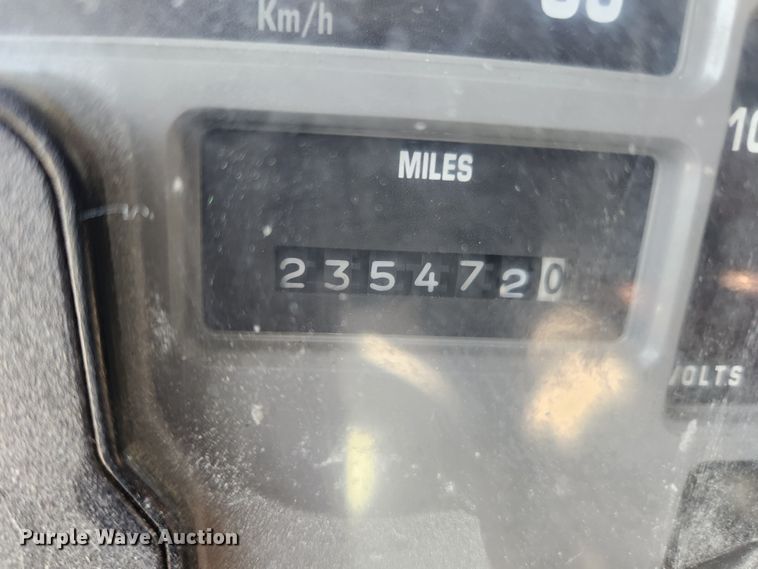 image for item JB9551 1996 International 4700  rollback truck