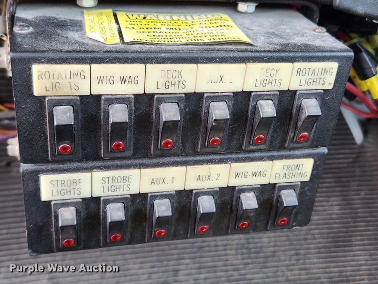 image for item JB9551 1996 International 4700  rollback truck