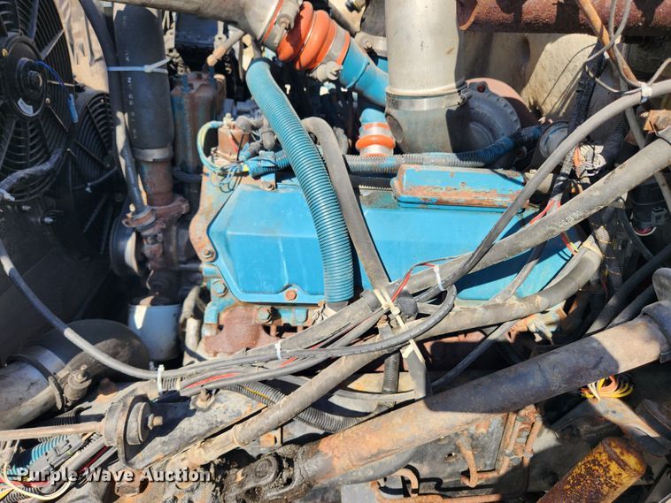 image for item JB9551 1996 International 4700  rollback truck