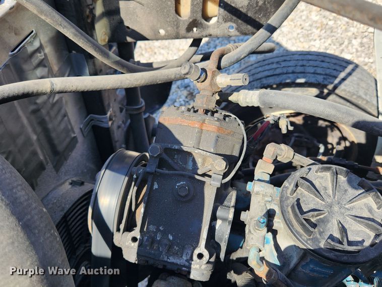 image for item JB9551 1996 International 4700  rollback truck