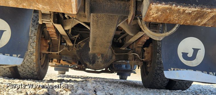 image for item JB9551 1996 International 4700  rollback truck