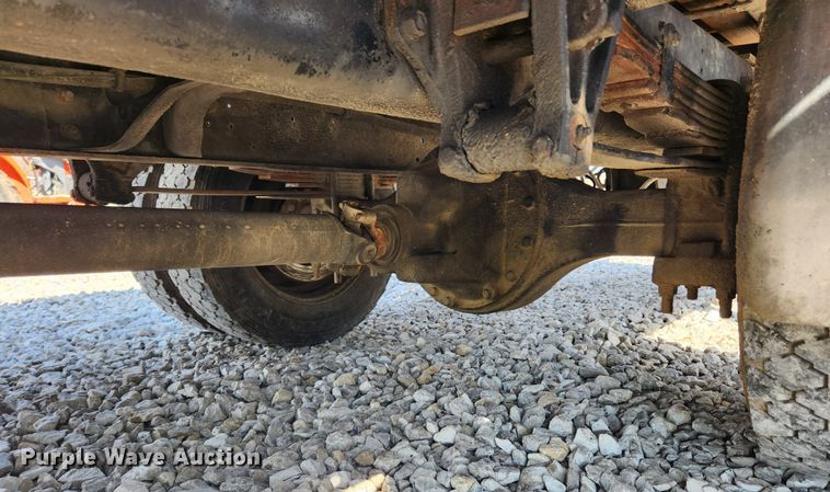 image for item JB9551 1996 International 4700  rollback truck