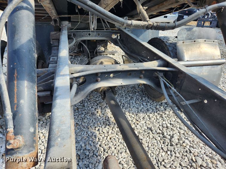 image for item JB9551 1996 International 4700  rollback truck