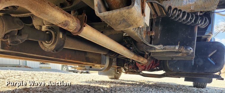 image for item JB9551 1996 International 4700  rollback truck