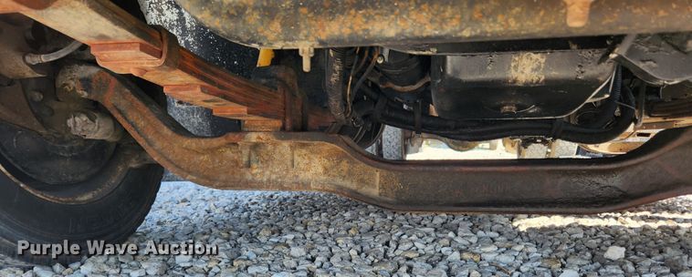 image for item JB9551 1996 International 4700  rollback truck