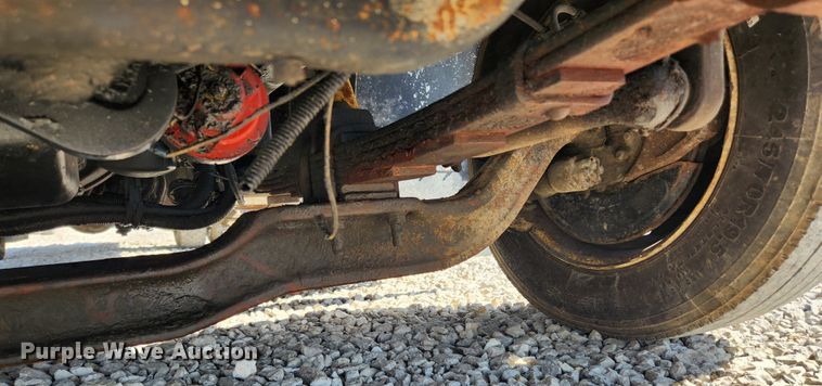 image for item JB9551 1996 International 4700  rollback truck