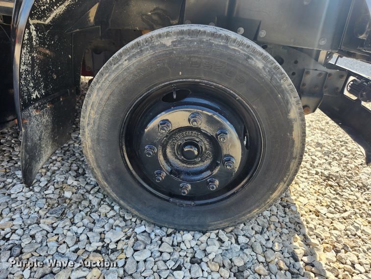 image for item JB9551 1996 International 4700  rollback truck