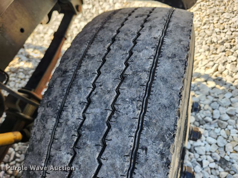 image for item JB9551 1996 International 4700  rollback truck