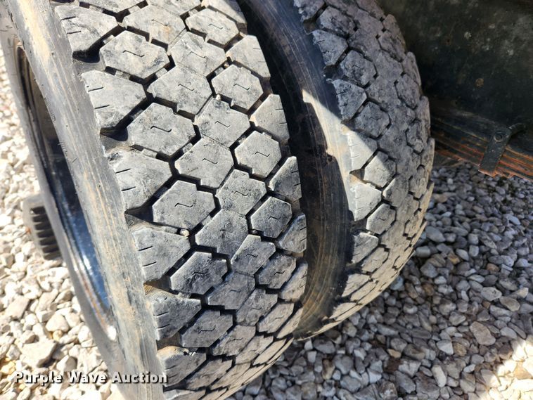 image for item JB9551 1996 International 4700  rollback truck