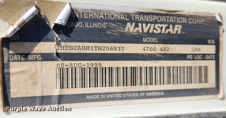 image for item JB9551 1996 International 4700  rollback truck