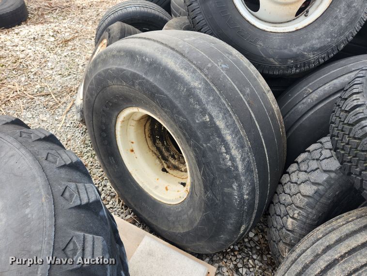 image for item JB9557 Tires and wheels