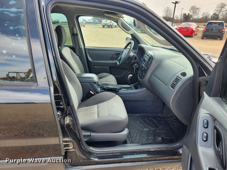 image for item JB9568 2006 Ford Escape  SUV