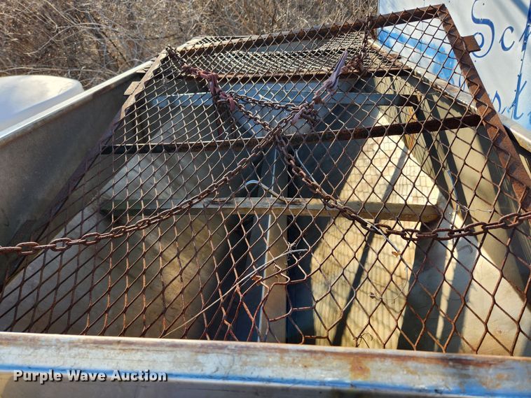 image for item JB9570 Henderson  salt spreader