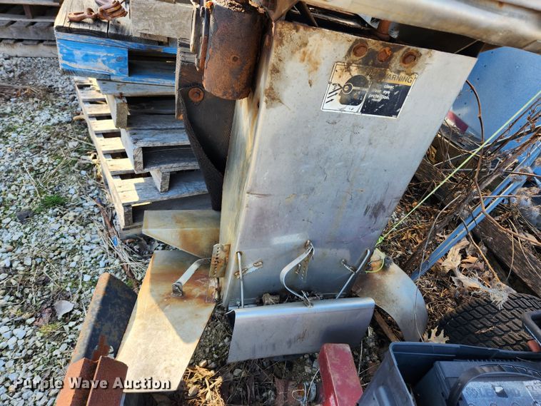 image for item JB9570 Henderson  salt spreader