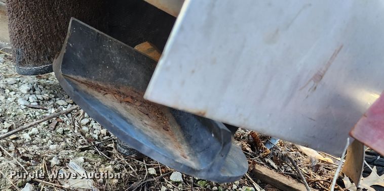 image for item JB9570 Henderson  salt spreader