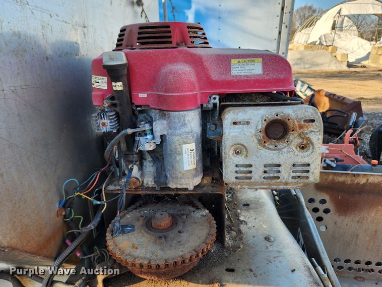 image for item JB9570 Henderson  salt spreader