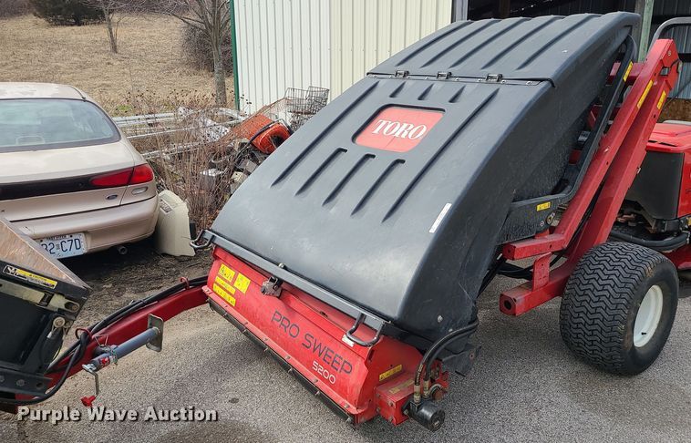 image for item JG9366 Toro Pro Sweep 5200  turf sweeper