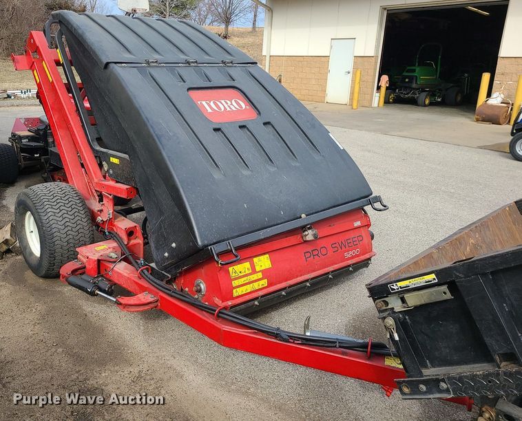 image for item JG9366 Toro Pro Sweep 5200  turf sweeper