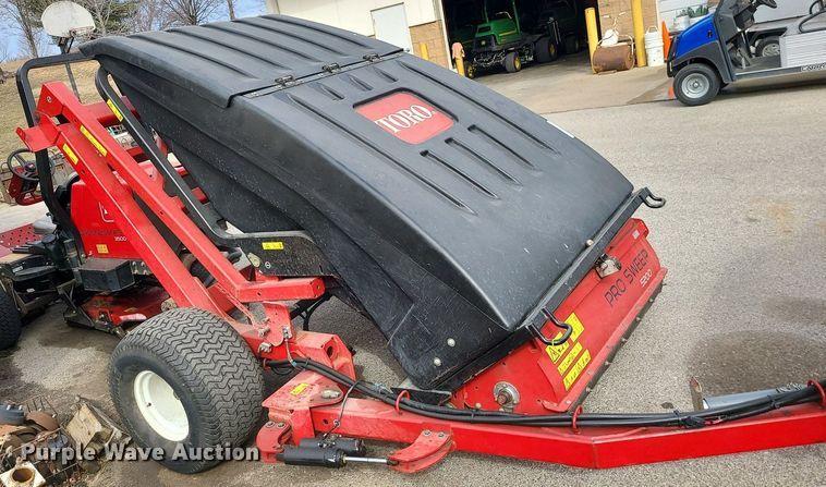 image for item JG9366 Toro Pro Sweep 5200  turf sweeper