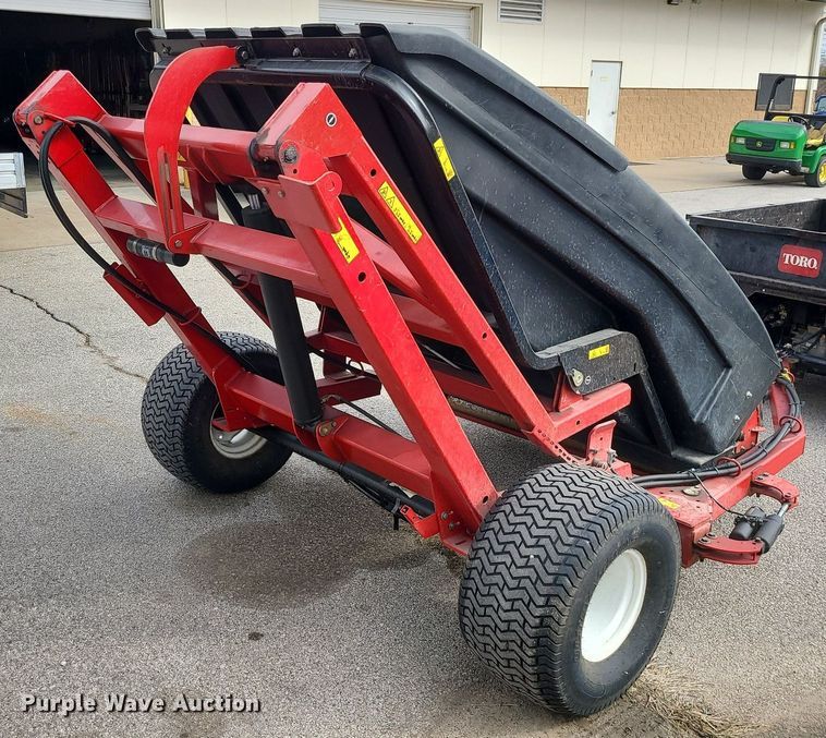 image for item JG9366 Toro Pro Sweep 5200  turf sweeper