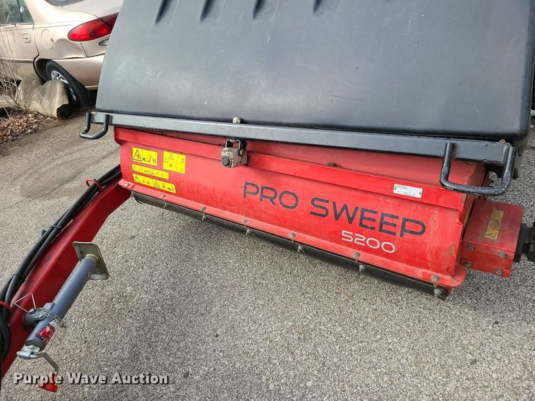 image for item JG9366 Toro Pro Sweep 5200  turf sweeper