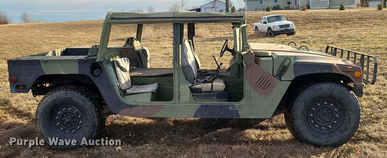 image for item JG9370 1992 Am General Humvee M998  SUV