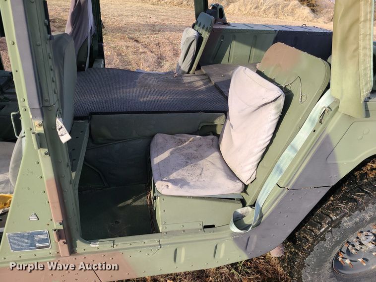 image for item JG9370 1992 Am General Humvee M998  SUV