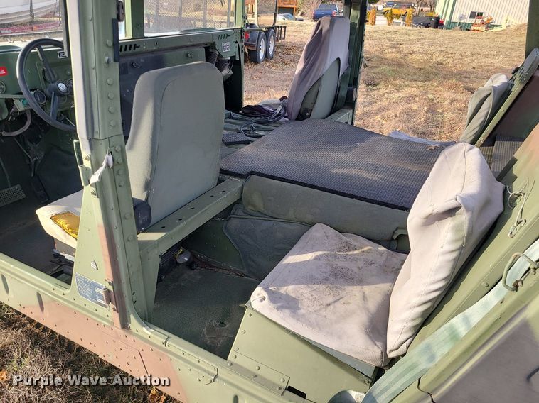 image for item JG9370 1992 Am General Humvee M998  SUV