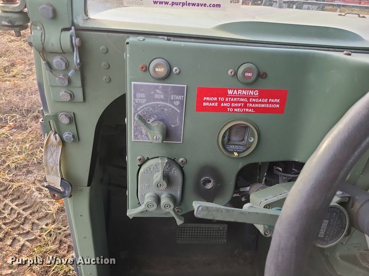 image for item JG9370 1992 Am General Humvee M998  SUV