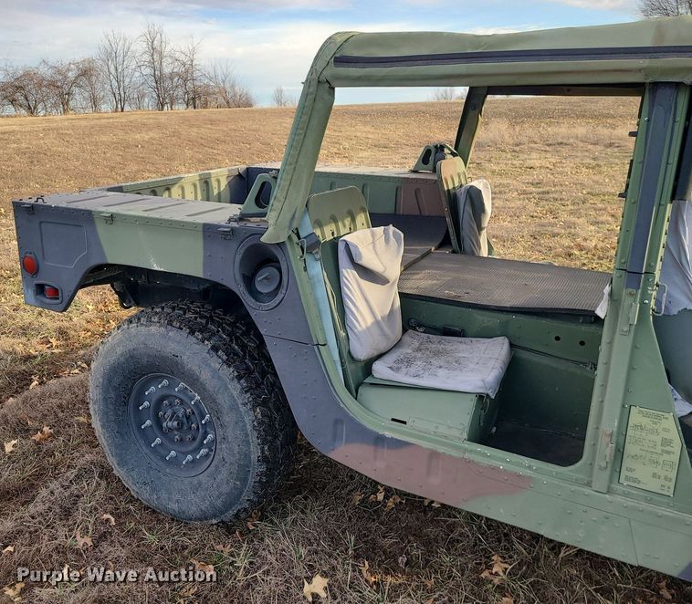 image for item JG9370 1992 Am General Humvee M998  SUV