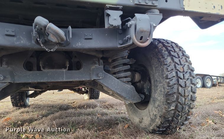 image for item JG9370 1992 Am General Humvee M998  SUV