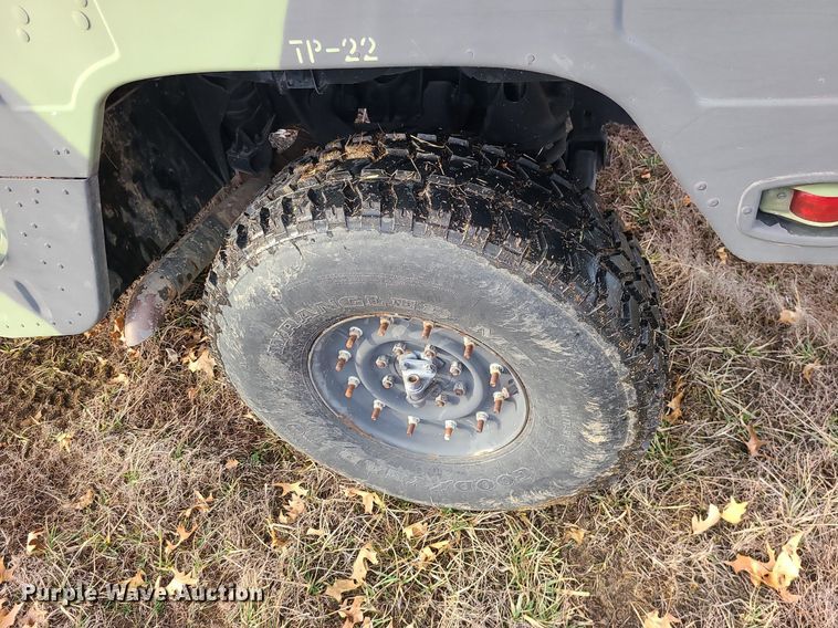 image for item JG9370 1992 Am General Humvee M998  SUV