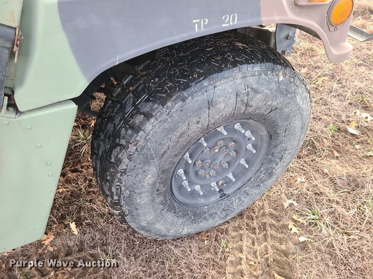 image for item JG9370 1992 Am General Humvee M998  SUV