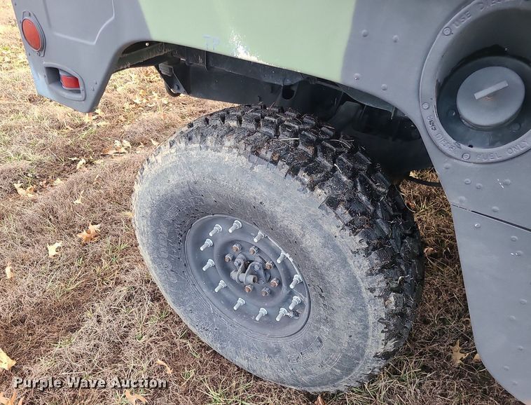 image for item JG9370 1992 Am General Humvee M998  SUV