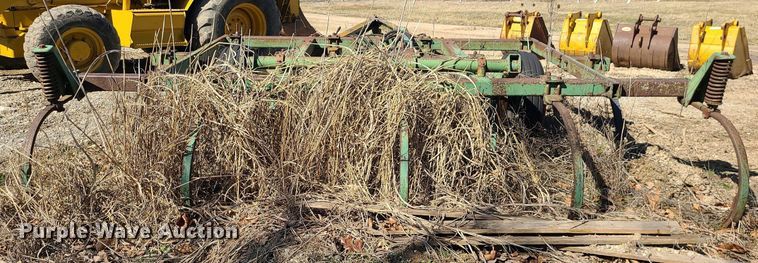 image for item JG9379 John Deere 1600  chisel