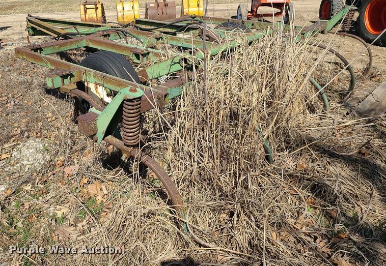 image for item JG9379 John Deere 1600  chisel