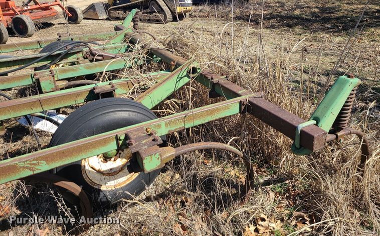 image for item JG9379 John Deere 1600  chisel