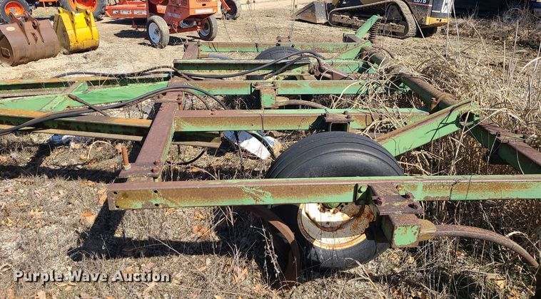 image for item JG9379 John Deere 1600  chisel