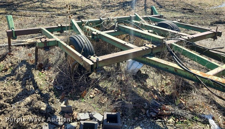 image for item JG9379 John Deere 1600  chisel