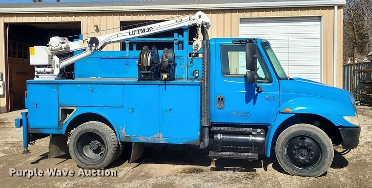 image for item JG9387 2003 International 4300  utility / service truck